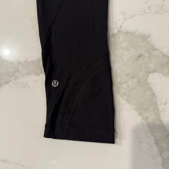 Lululemon Cropped Leggings Black Mid Rise Women’s Size 6 Zip Pockets Workout - Picture 7 of 8